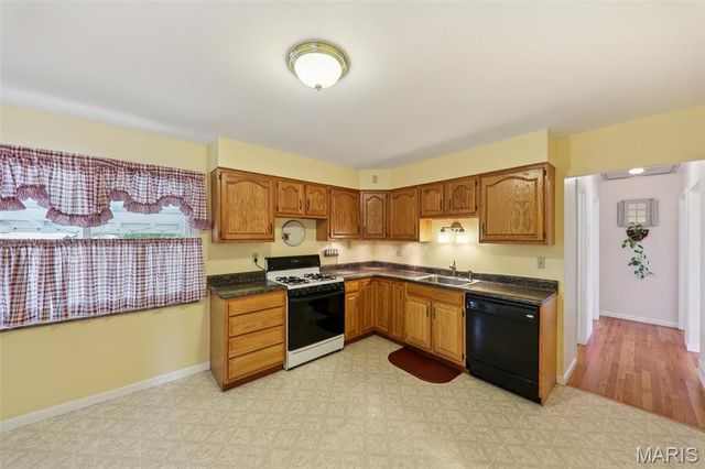 2533 Banister Drive, St Louis, MO 63125