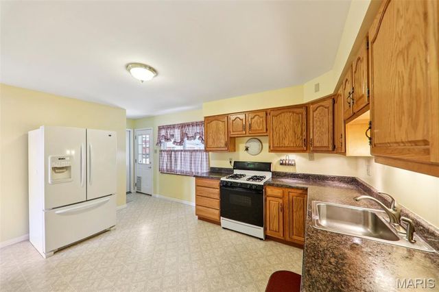 2533 Banister Drive, St Louis, MO 63125