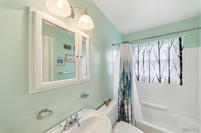 2533 Banister Drive, St Louis, MO 63125