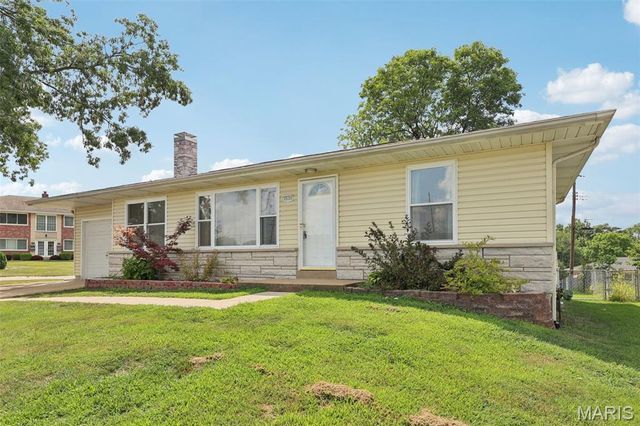 2533 Banister Drive, St Louis, MO 63125