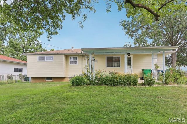2533 Banister Drive, St Louis, MO 63125