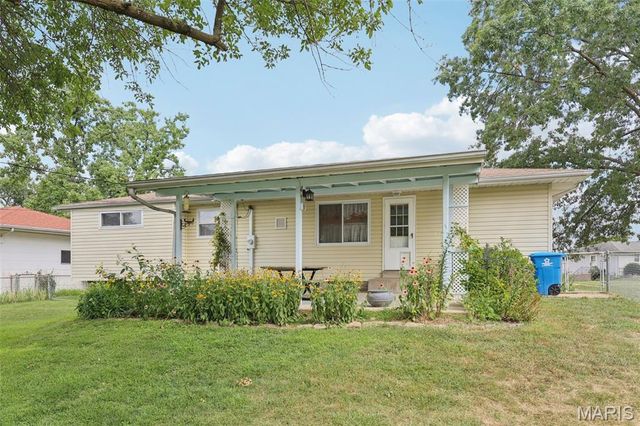 2533 Banister Drive, St Louis, MO 63125