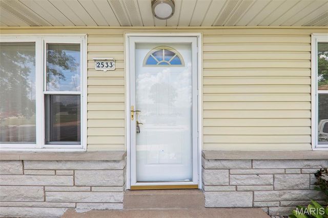 2533 Banister Drive, St Louis, MO 63125