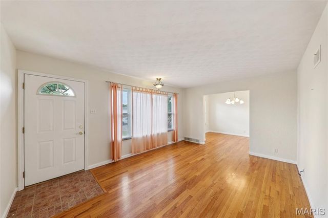 2533 Banister Drive, St Louis, MO 63125