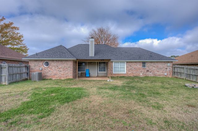 2102 Robert E Lee Boulevard, Bossier City, LA 71112