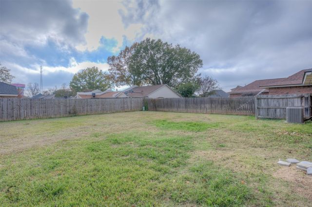 2102 Robert E Lee Boulevard, Bossier City, LA 71112