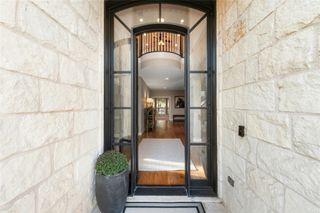 2 Heatherbloom LN, The Hills, TX 78738