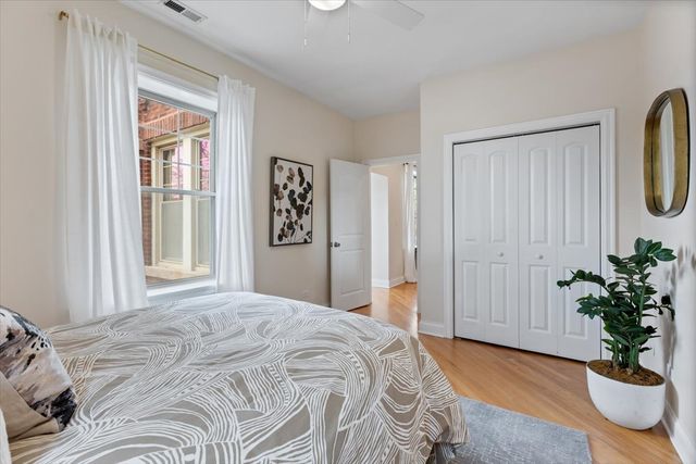 3121 W Belle Plaine Avenue 2W, Chicago, IL 60618