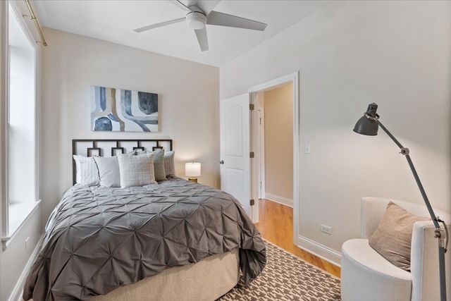 3121 W Belle Plaine Avenue 2W, Chicago, IL 60618