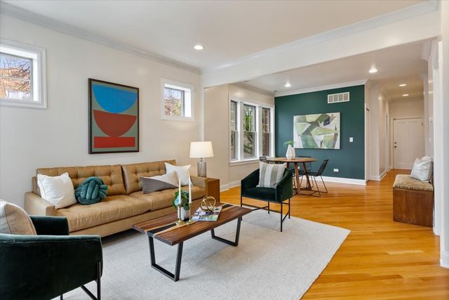 3121 W Belle Plaine Avenue 2W, Chicago, IL 60618