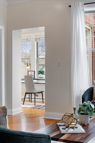 3121 W Belle Plaine Avenue 2W, Chicago, IL 60618