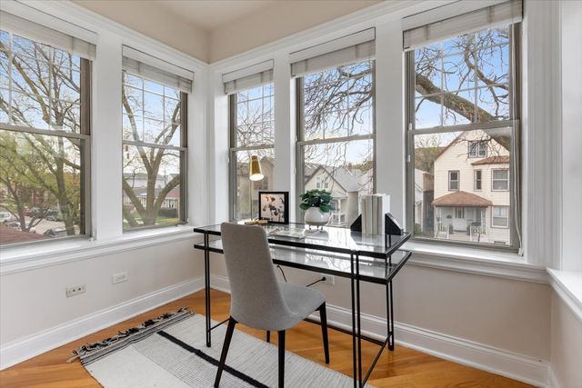 3121 W Belle Plaine Avenue 2W, Chicago, IL 60618