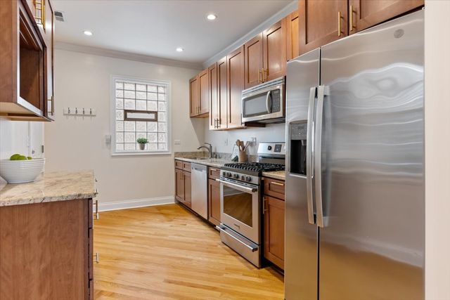 3121 W Belle Plaine Avenue 2W, Chicago, IL 60618