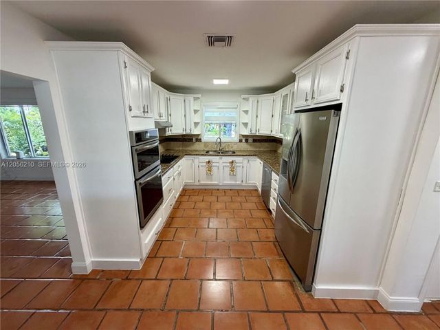 9340 Jamaica Dr, Cutler Bay, FL 33189