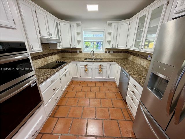 9340 Jamaica Dr, Cutler Bay, FL 33189