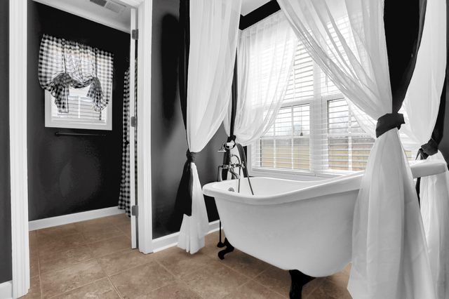 186 KING RD, Selmer, TN 38375