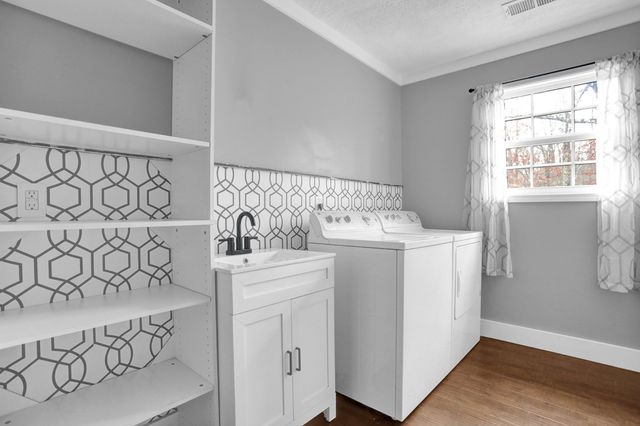 186 KING RD, Selmer, TN 38375