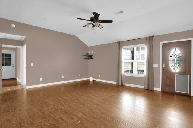 186 KING RD, Selmer, TN 38375