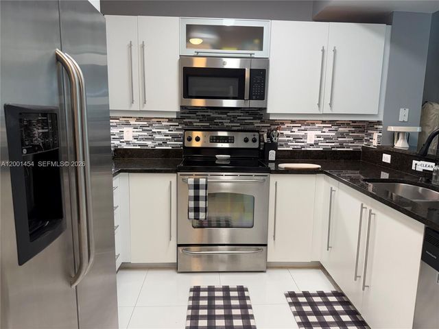 7355 SW 89th St 526N, Miami, FL 33156