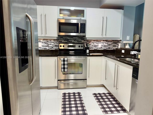 7355 SW 89th St 526N, Miami, FL 33156