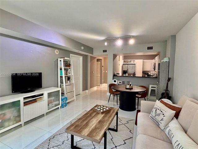 7355 SW 89th St 526N, Miami, FL 33156