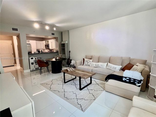 7355 SW 89th St 526N, Miami, FL 33156