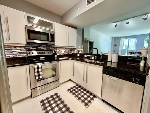 7355 SW 89th St 526N, Miami, FL 33156