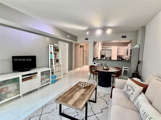 7355 SW 89th St 526N, Miami, FL 33156