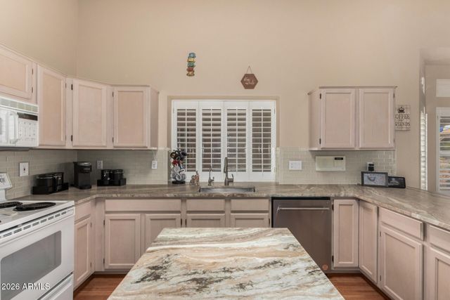 8462 W MCRAE Way, Peoria, AZ 85382