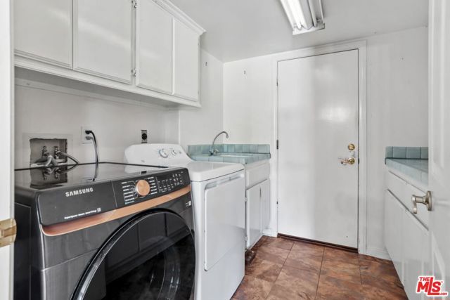6811 Hitchingpost Circle, Huntington Beach, CA 92648