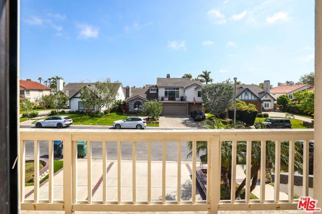 6811 Hitchingpost Circle, Huntington Beach, CA 92648