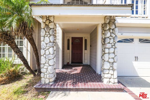 6811 Hitchingpost Circle, Huntington Beach, CA 92648