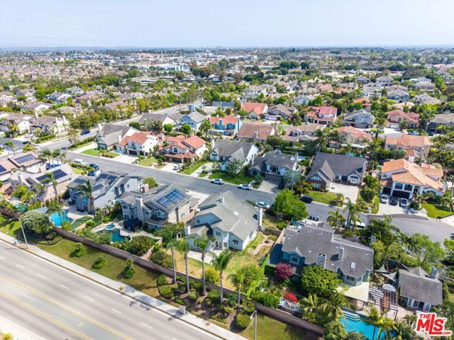 6811 Hitchingpost Circle, Huntington Beach, CA 92648