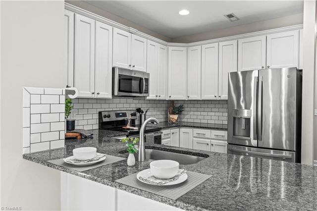 227 Hawks Nest Circle, Clemmons, NC 27012