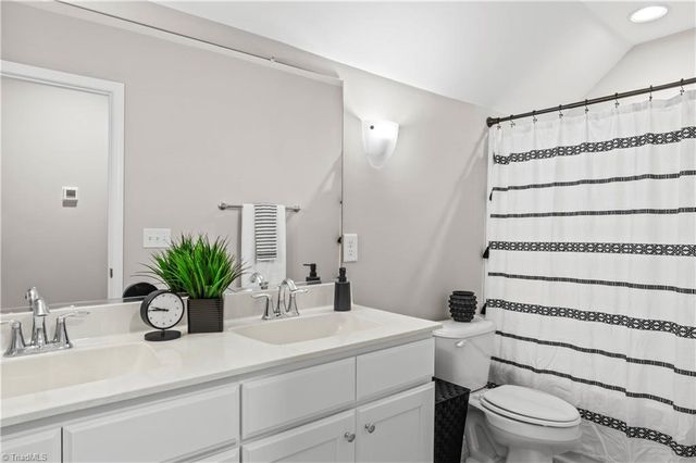 227 Hawks Nest Circle, Clemmons, NC 27012