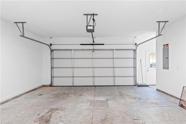 227 Hawks Nest Circle, Clemmons, NC 27012