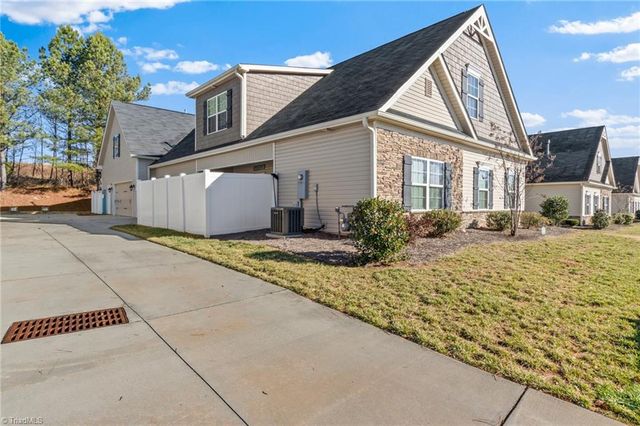 227 Hawks Nest Circle, Clemmons, NC 27012