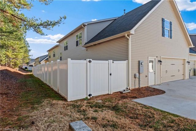 227 Hawks Nest Circle, Clemmons, NC 27012