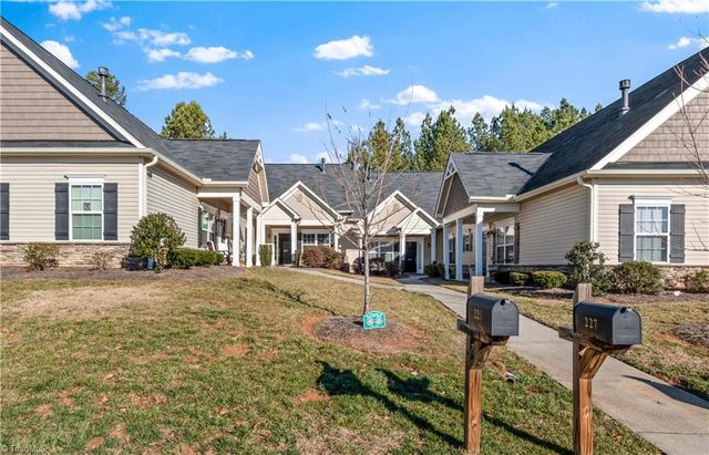 227 Hawks Nest Circle, Clemmons, NC 27012