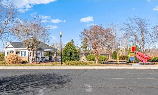 227 Hawks Nest Circle, Clemmons, NC 27012