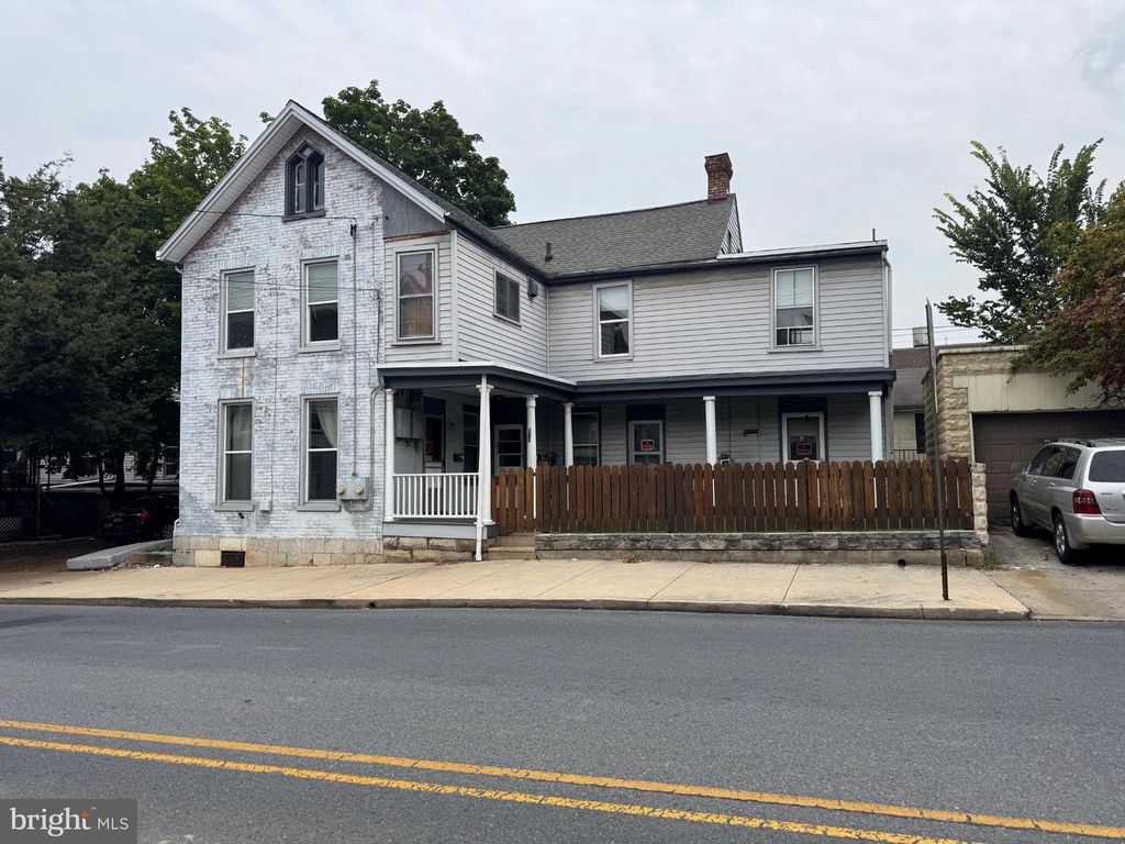 121 E WASHINGTON ST, Chambersburg, PA 17202