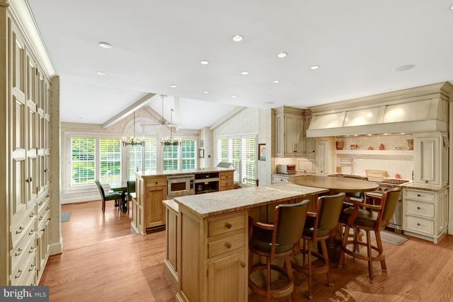 801 OLDE GEORGETOWN CT, Great Falls, VA 22066