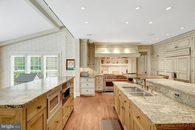 801 OLDE GEORGETOWN CT, Great Falls, VA 22066