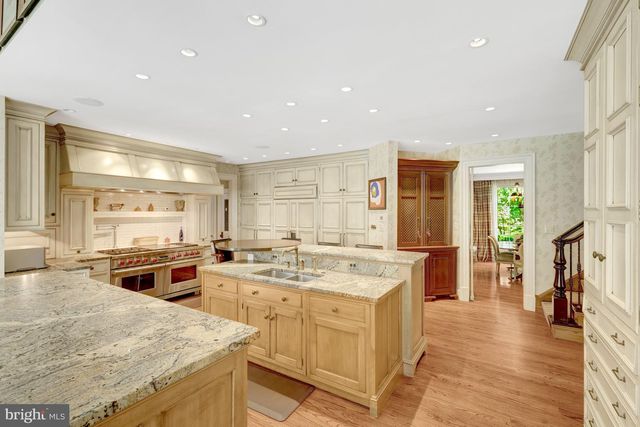 801 OLDE GEORGETOWN CT, Great Falls, VA 22066