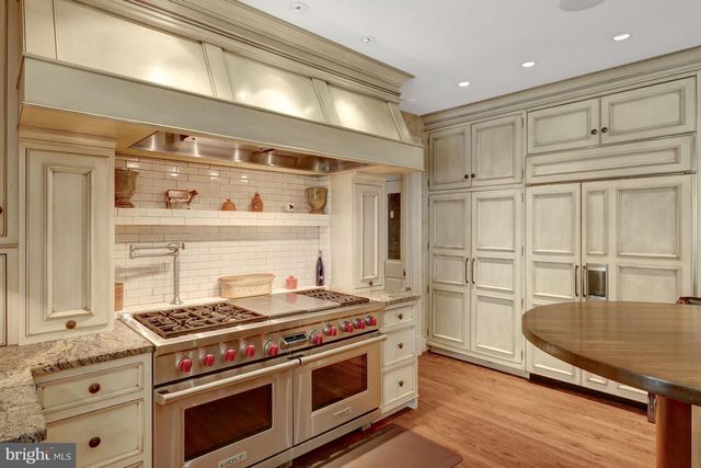 801 OLDE GEORGETOWN CT, Great Falls, VA 22066