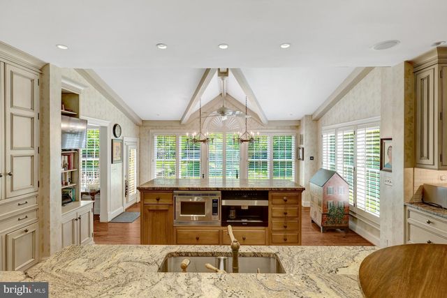 801 OLDE GEORGETOWN CT, Great Falls, VA 22066