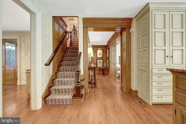801 OLDE GEORGETOWN CT, Great Falls, VA 22066