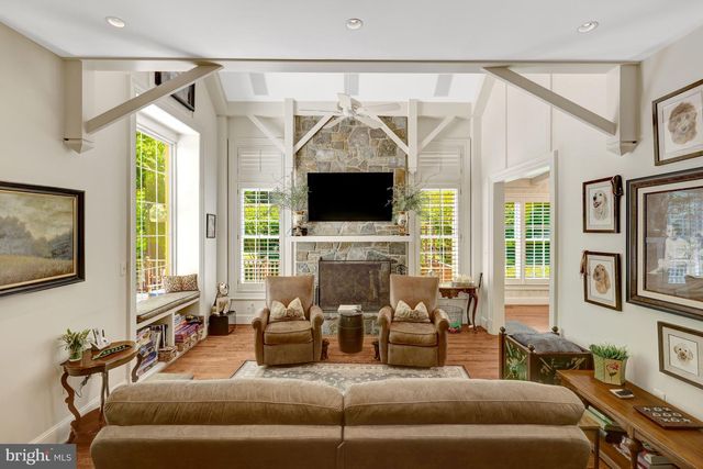 801 OLDE GEORGETOWN CT, Great Falls, VA 22066