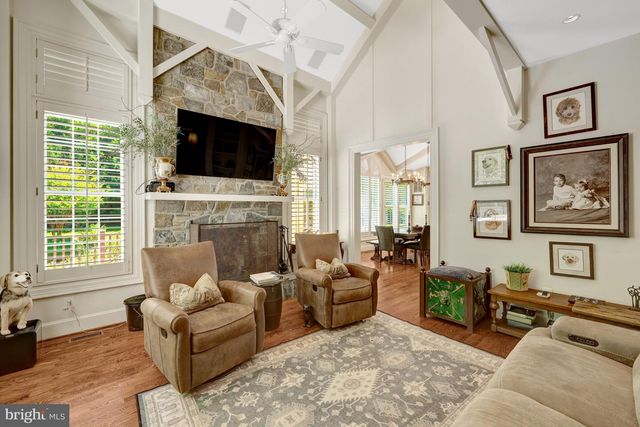 801 OLDE GEORGETOWN CT, Great Falls, VA 22066
