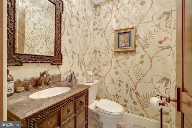 801 OLDE GEORGETOWN CT, Great Falls, VA 22066
